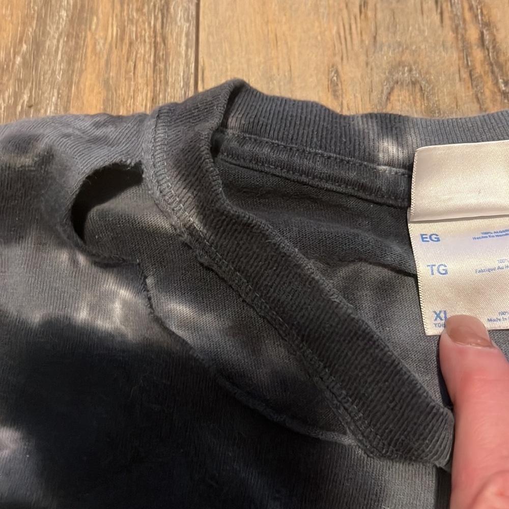 Distressed t-shirt - Picture 5 of 5